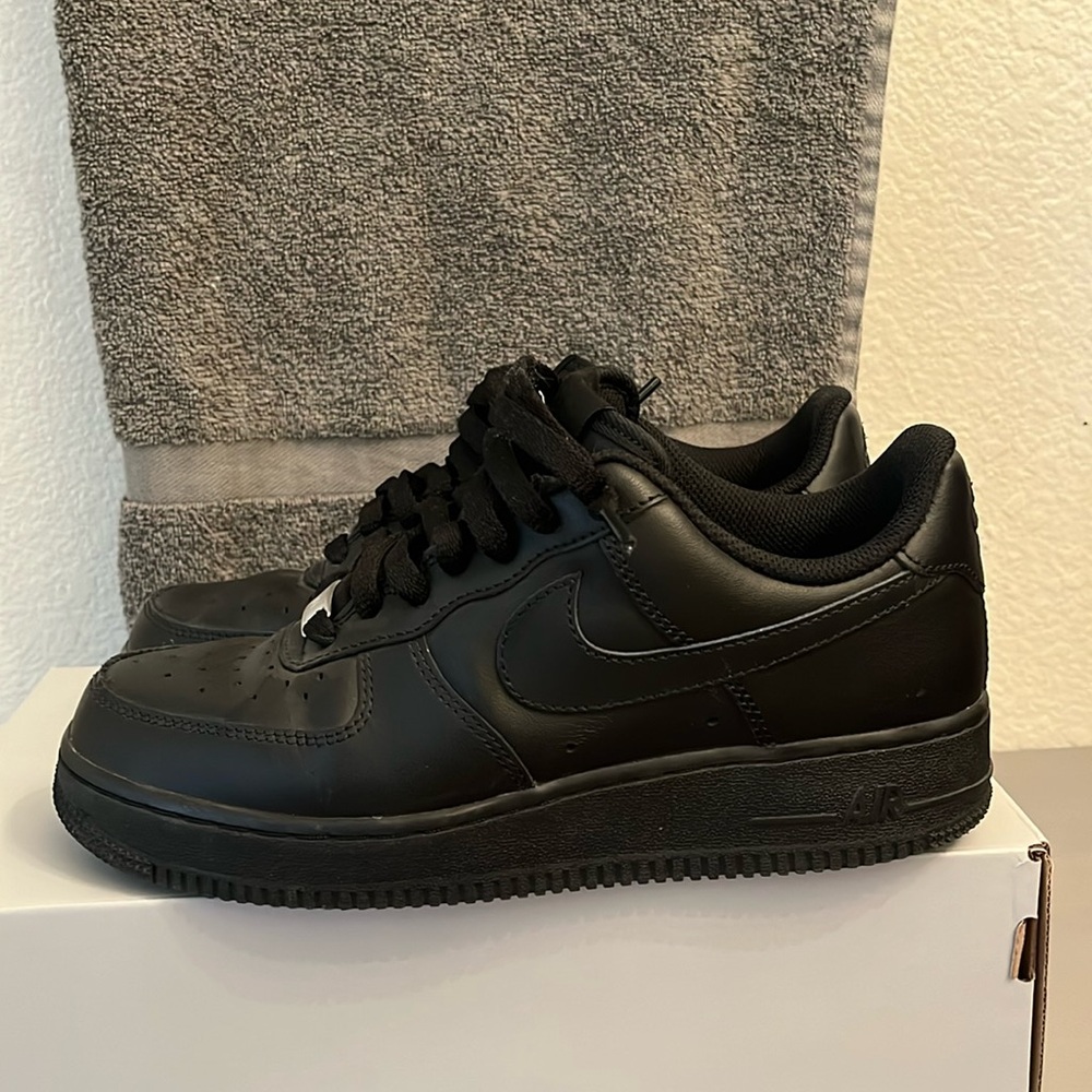 Air Force 1 “07” men’s 7 black
